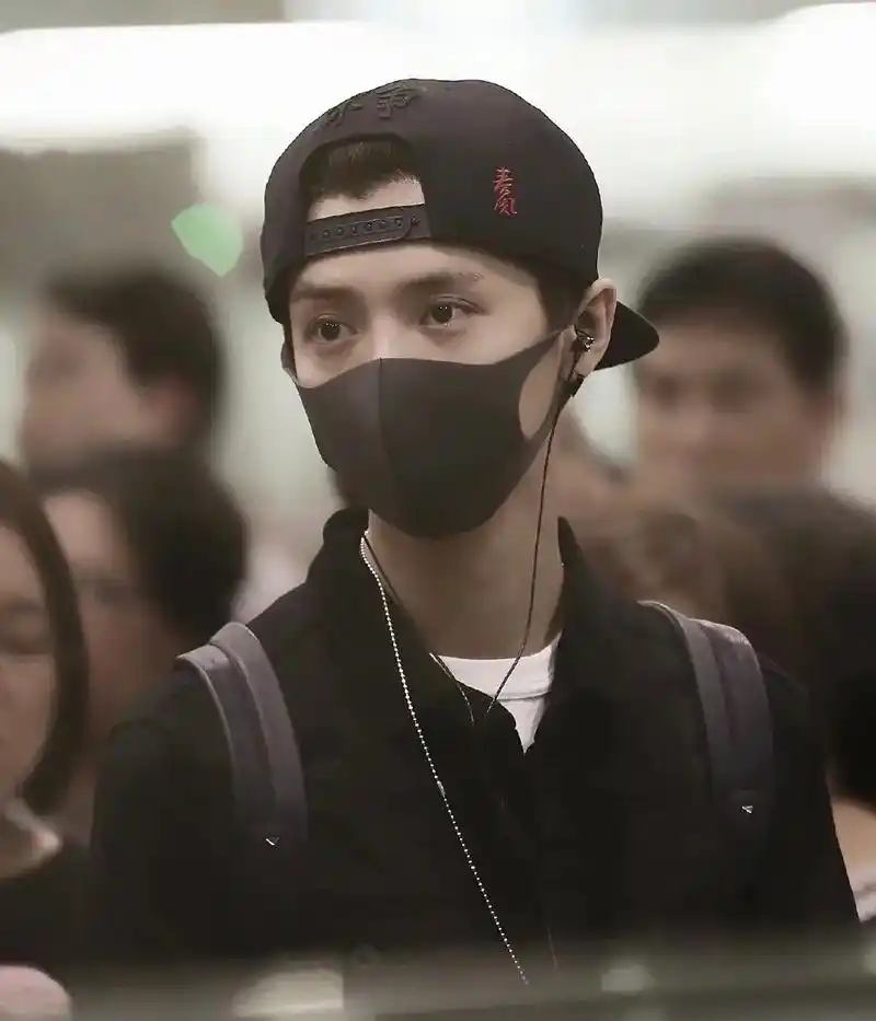 鹿晗早期颜值照片.#宝藏男孩 #帅炸了 #神仙颜值 - 抖音