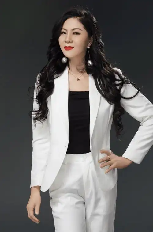 新疆著名歌唱家尹海燕最新单曲爱洒边关上线