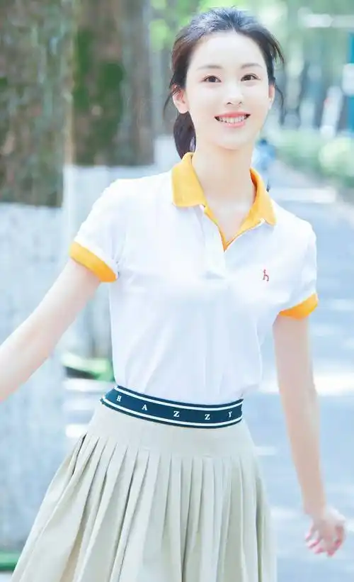 陈都灵学院风装扮,完美青春女大学生!_条纹_百褶裙_时尚