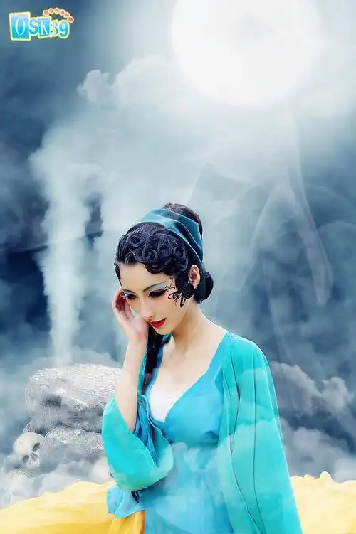 国产美眉cos《青蛇》