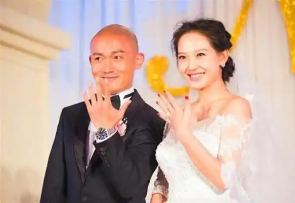 演员胡可结过几次婚(都市剧女王胡可的坎坷情史)