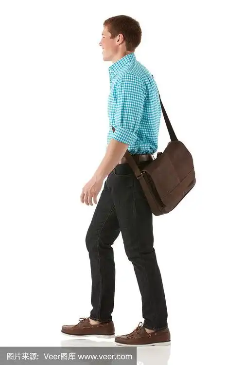 一个人走路的侧面