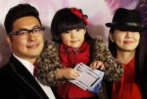 这不,李湘也赶上直播这个热潮,成为一名带货主播,林依轮,赵薇,张庭