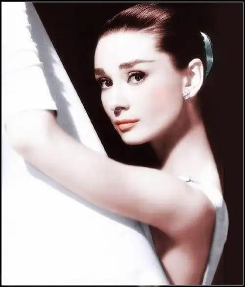 奥黛丽赫本她是灵魂有香气的女子一生优雅至死