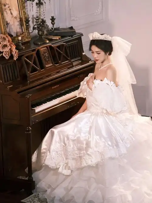 一个人的婚纱照