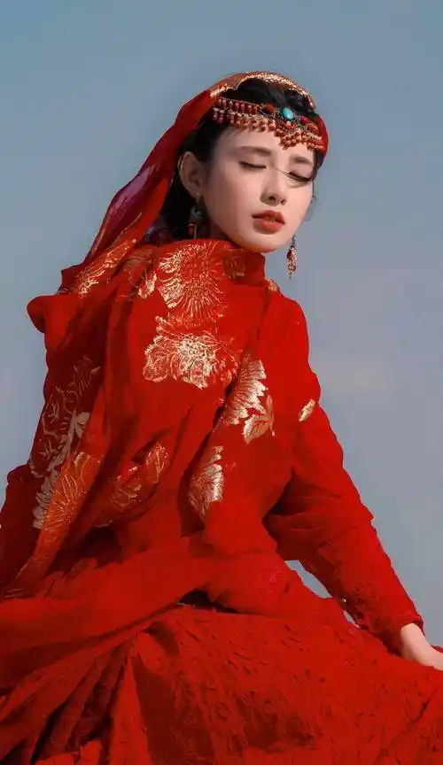 古装剧中,一袭红衣,可霸气可妩媚,红装妖艳,把这两者同时驾驭的最深入