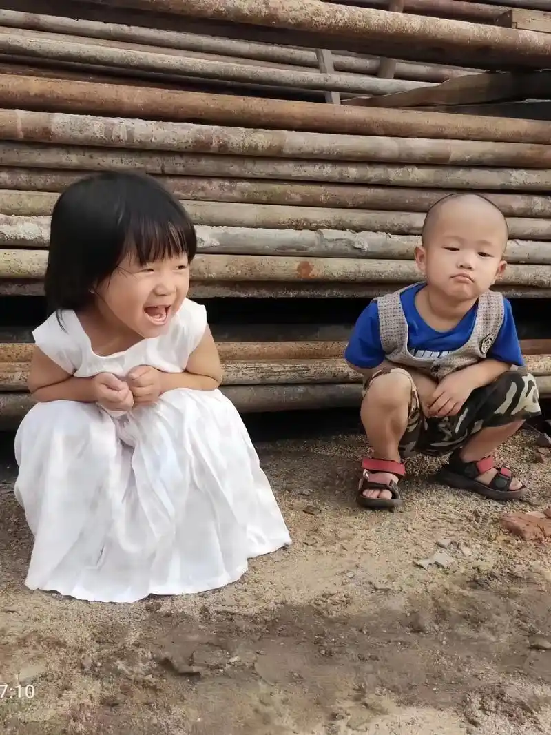 养孩子费妈又费钱