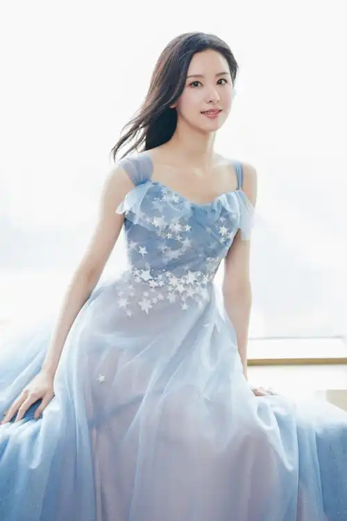 陈都灵行走的人间衣架##金鸡视角下的陈都灵