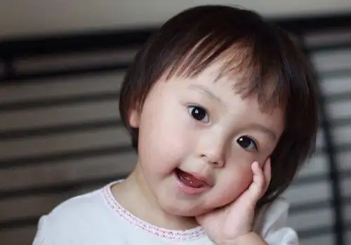 什么样的发型好看,就需要慎重考虑了哟~小女孩怎么梳头发漂