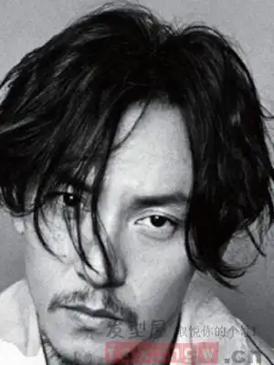 老干部张震的短发 十足的男人味