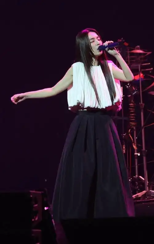 陪田馥甄爬完一山又一山