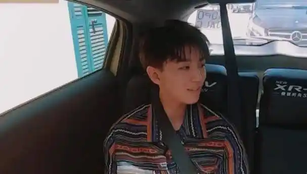 杨紫清唱《宠爱》,王俊凯却被她的要求为难?