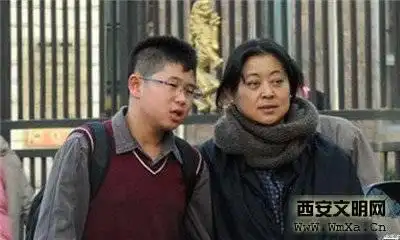 倪萍现任老公是谁 倪萍的儿子虎子什么病及近照