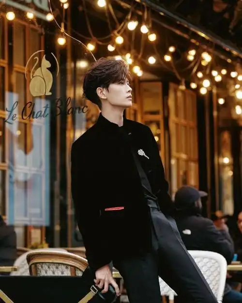 任嘉伦巴黎时装周##任嘉伦把新中式带到巴黎##任嘉伦把国潮带到欧洲