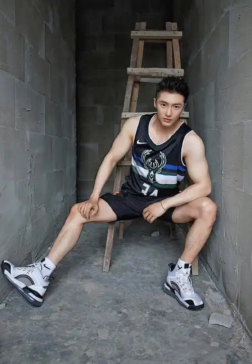 健身男模写真薄肌帅哥nick龙