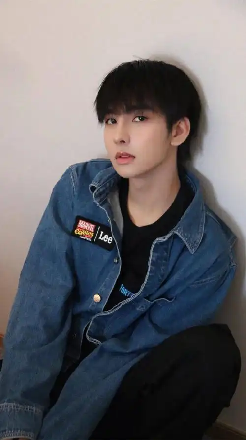 手机壁纸郑繁星