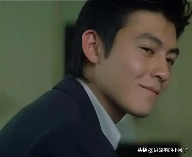 无间道》的几部电影都比较经典,其中《无间道2》讲了黑帮龙头倪坤被杀