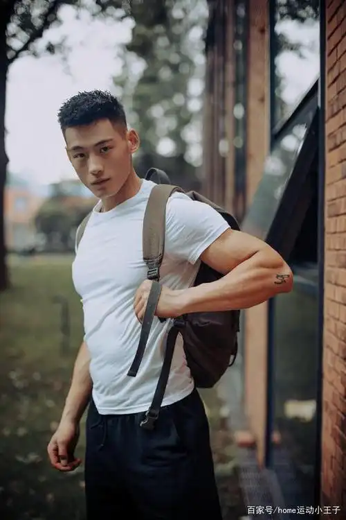 健硕阳光帅哥青春活力四射真是养眼十足