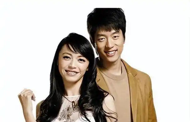 姚晨与凌潇肃在大学时代相知相识,缘分使他们走到了一起.