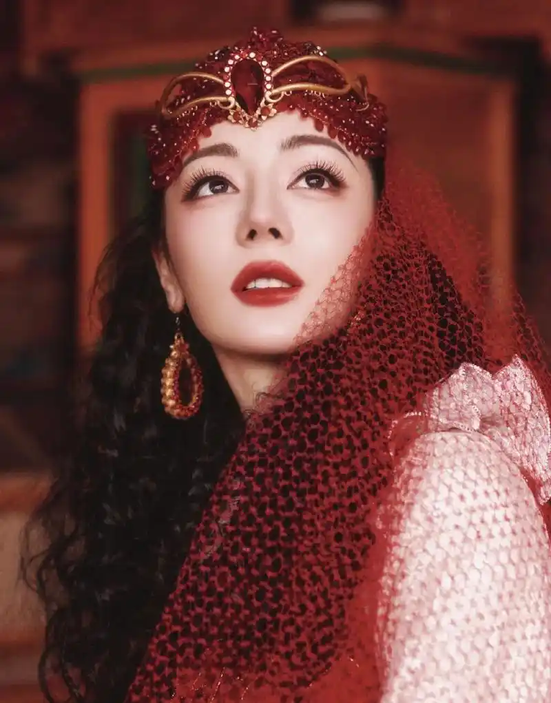 迪丽热巴2024春晚.#迪丽热巴新疆是个好地方 #迪丽热巴