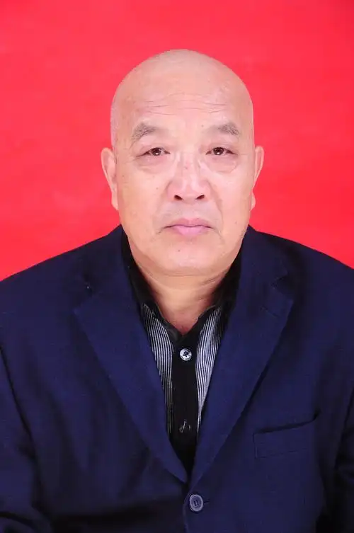 李希顺,一位60岁的老汉,一位地地道道的普通农民,.