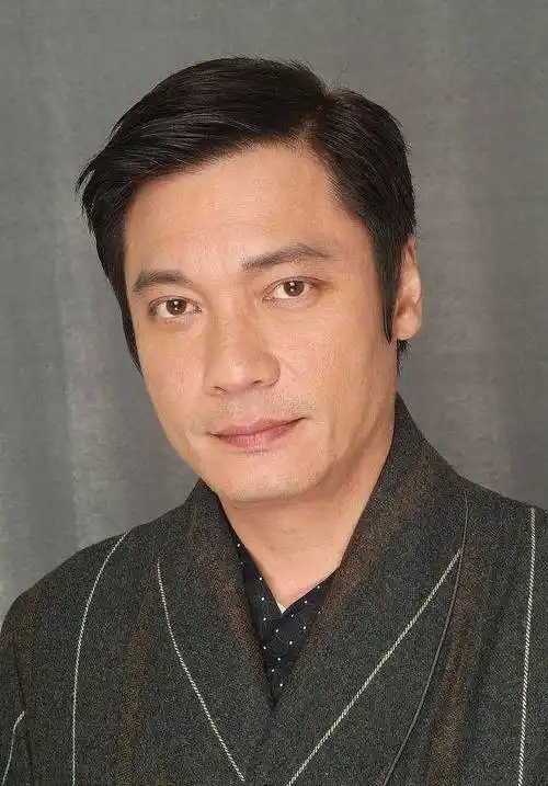 90年代香港顶流小生出镜,如今老态明显,人气直线下滑被网友嫌弃