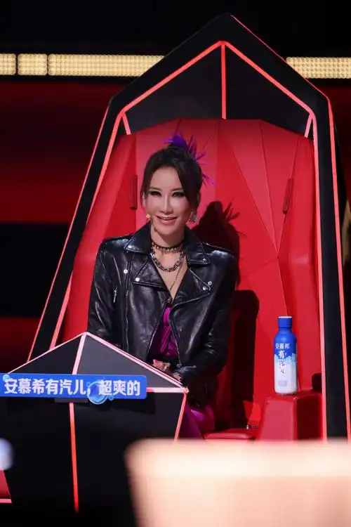 中国好声音#【导师剧照大赏】送达~@coco李玟导师飒爽接棒舞台,用