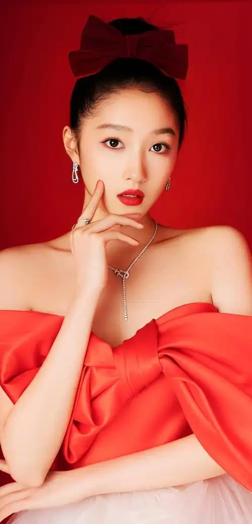 关晓彤全红系列,大片视觉,少女中真正的王牌,愿你永远红