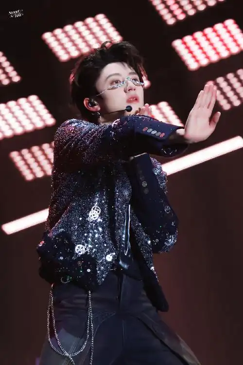 朱志鑫[超话]##朱志鑫百变舞台风格##朱志鑫直拍##朱志鑫卡点视频