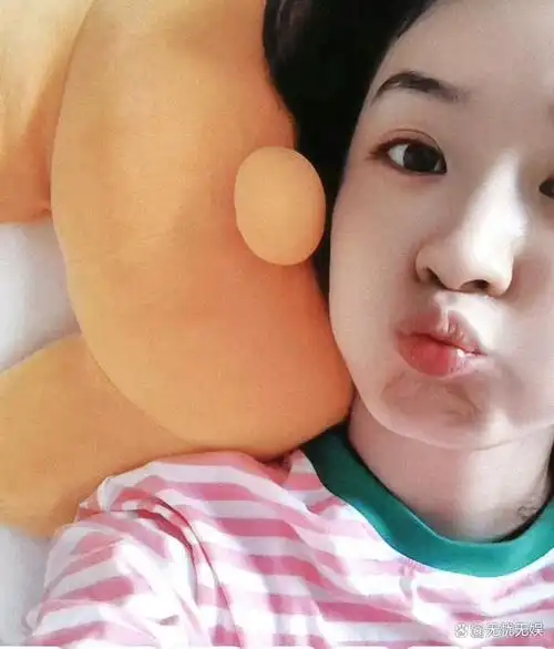 赵丽颖首次公开儿子近照!母子互动温馨可爱,网友猜测离婚原因