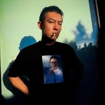 蔡徐坤寸头像陈冠希一样是寸头老一辈男神冠希哥跟小鲜肉谁帅