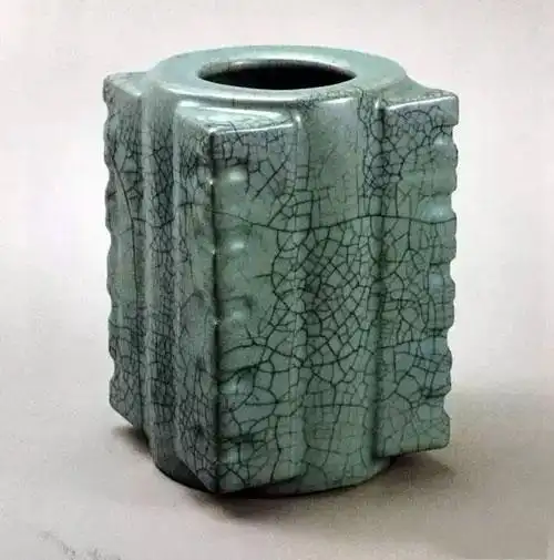 南宋-官窑琮式瓶-日本东京国立博物馆