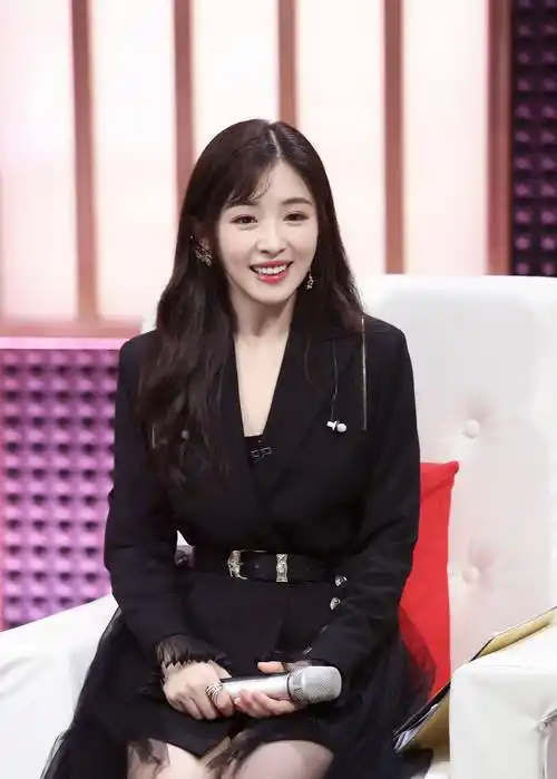 原创刚辟谣和彭冠英恋情20天张含韵再传新恋情男方比她小7岁