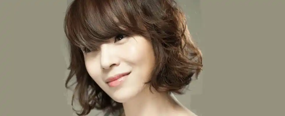 wax)韩国著名女歌手,她的曲风呈多元化,可以说是一个很有实力的歌手