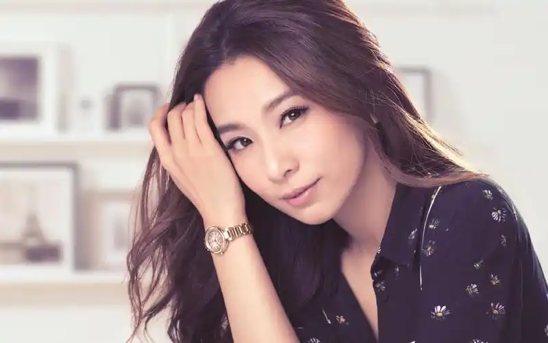 十万嬉皮万能青年旅店and田馥甄mv字幕