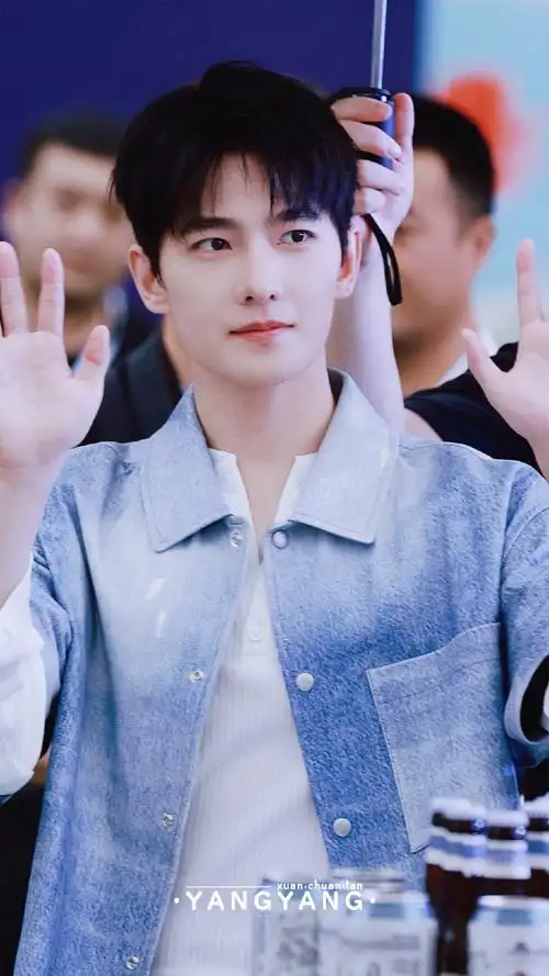 杨洋    特别鸣谢照片提供@韩立的外挂神器小绿瓶  禁改