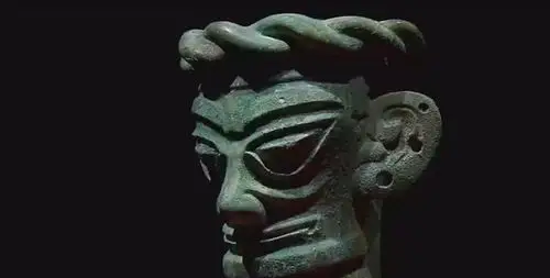 紧接着,云昊和盖奇不仅得到了"三星堆符文",而且也遇到了新伙伴天马.