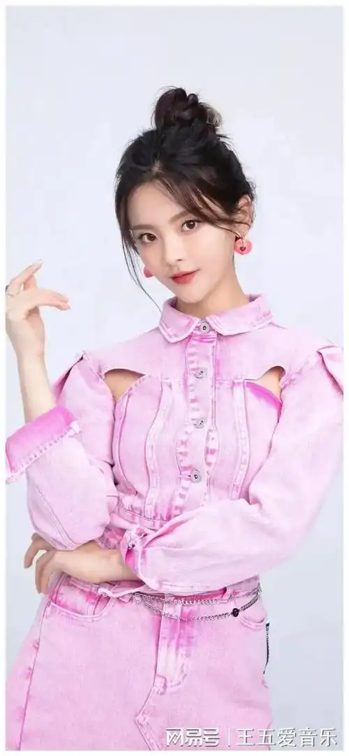 95后演员杨超越