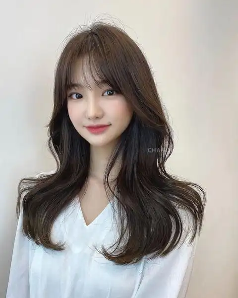 什么发型剪氧气刘海好看 搭配这发型和发色就是女神降临_刘海发型