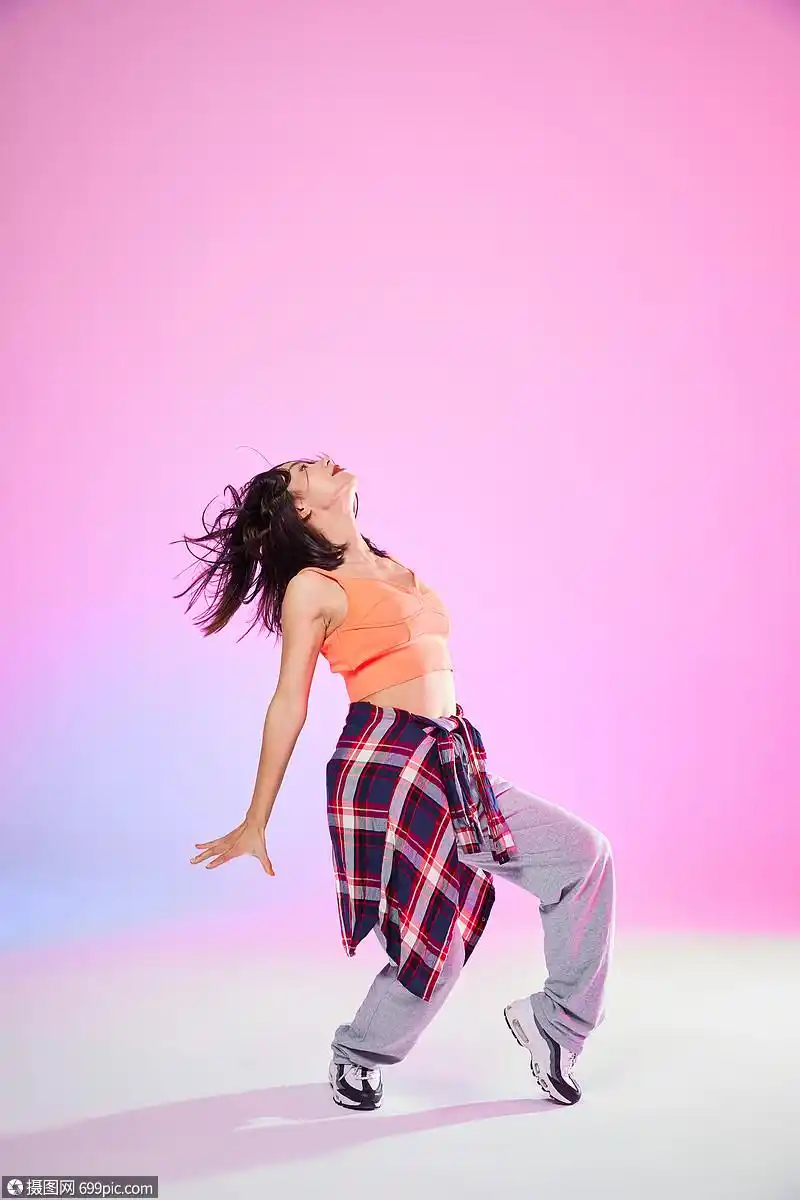 活力街舞女生