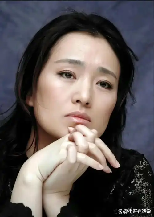 虽然没有皱纹,但是面相变了,巩俐抗衰真是内娱女明星第一了,第二是