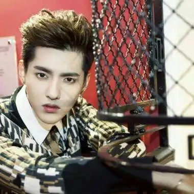 吴亦凡高清头像吴亦凡酷帅微博头像