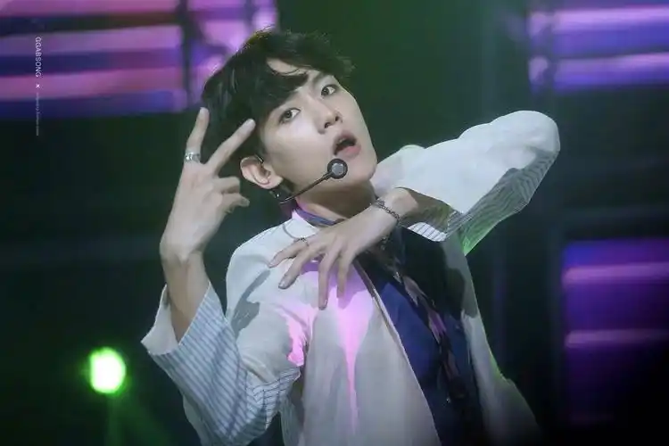 对我而言,你不是擦肩而过的存在. #边伯贤壁纸