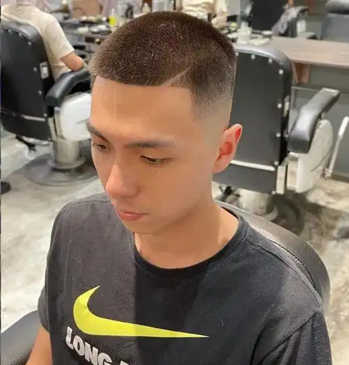 很多潮流的高街男孩,剪这种发型尤其能够凸显自己的痞帅范儿