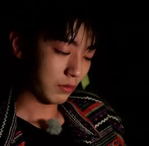 王俊凯的皮肤不好?高清近镜头看到他哭时,这下相信了