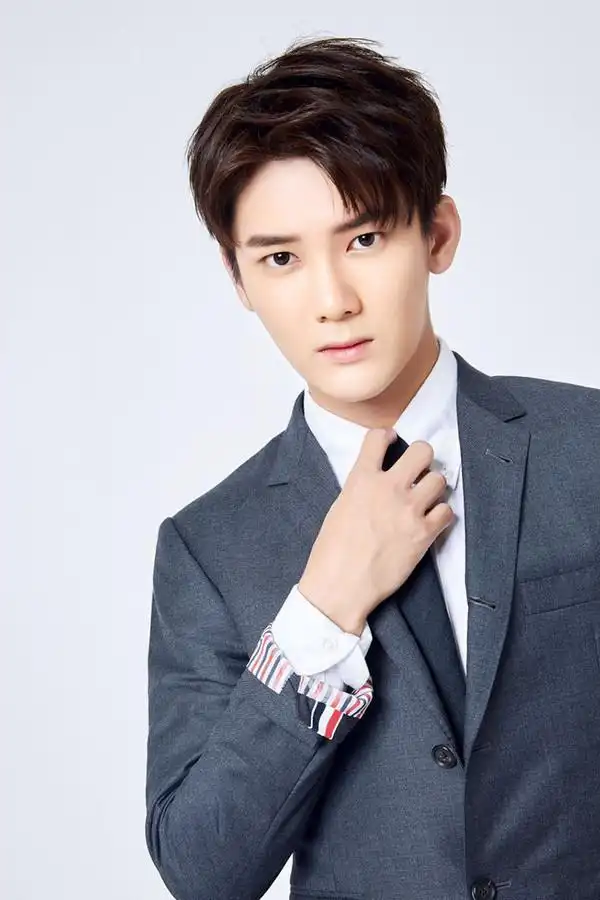 喜欢这个小哥哥的笑容