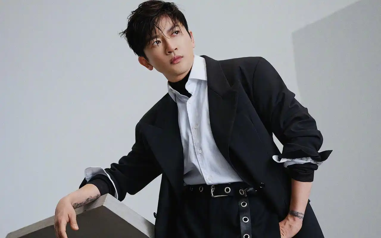 苏有朋帅气写真图片桌面壁纸