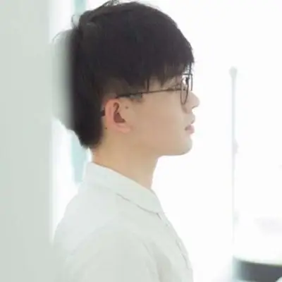 穿白衬衫高清男生头像