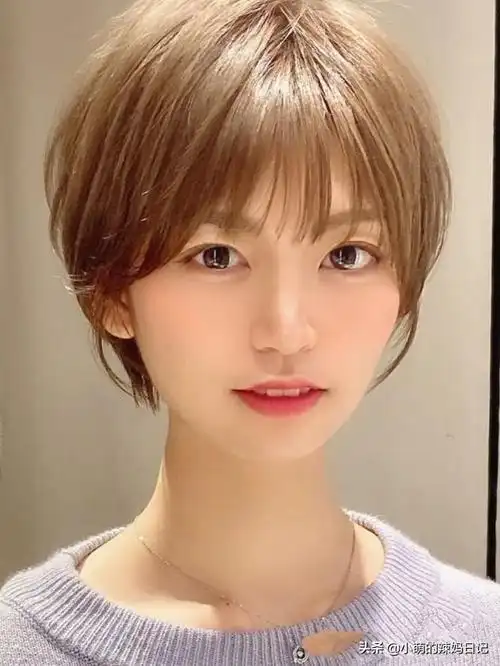 圆脸适合的短发烫发型(圆脸适合的短发烫发型女) - 盾灵网