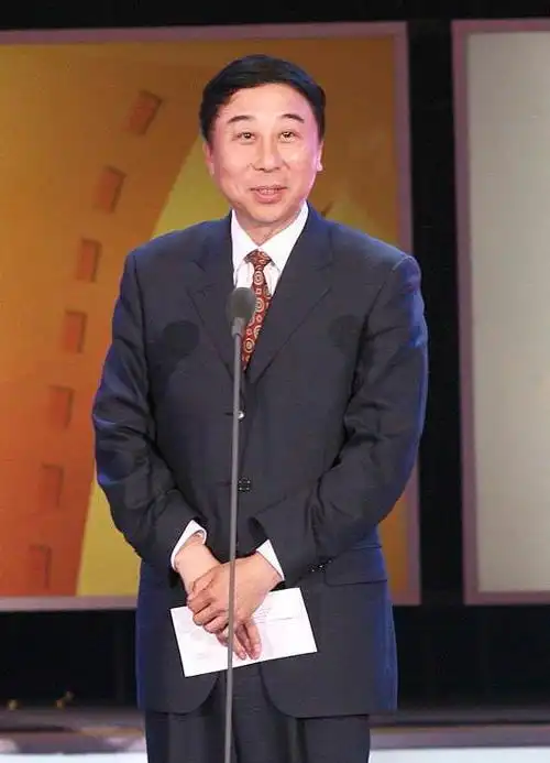 艾慧简历 冯巩老婆艾慧照片 冯巩的妻子艾慧个人资料简历 / 比乐族